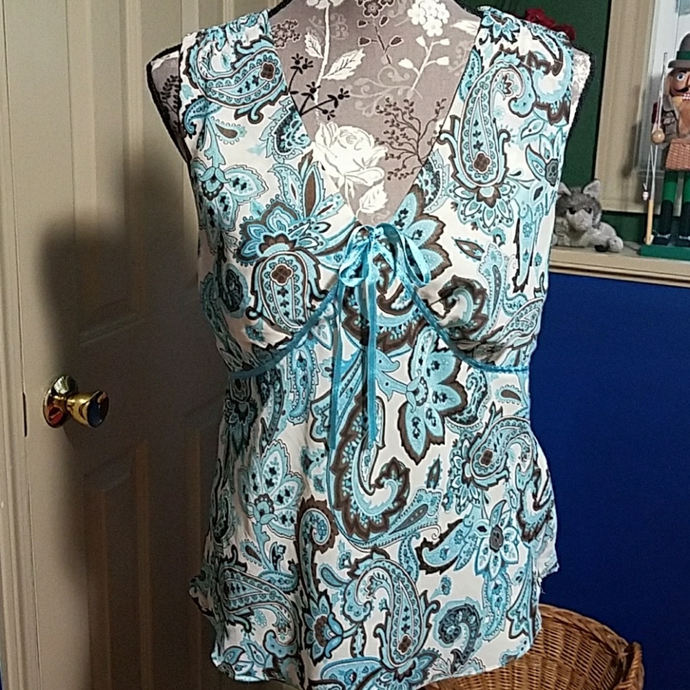 APT 9 Paisley Top